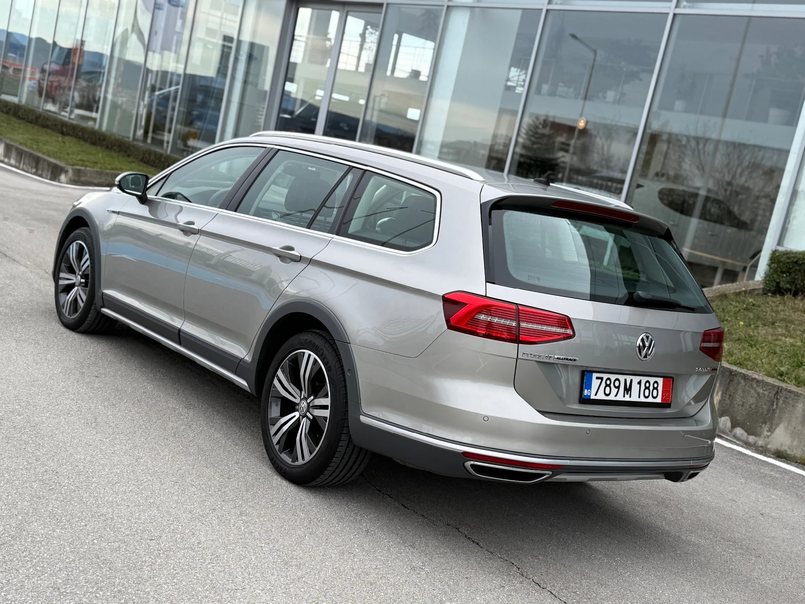 VW Alltrack 2.0TDI DIGITAL, PANORAMA, KAM360, HEAD UP. | Mobile.bg   7