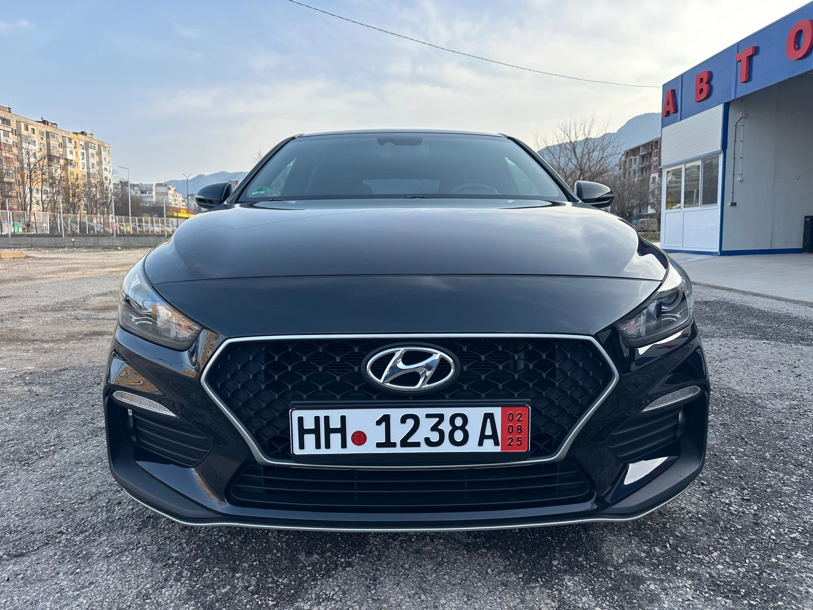 Hyundai I30 1.4T N-Line Design 92270км Автоматик - изображение 2