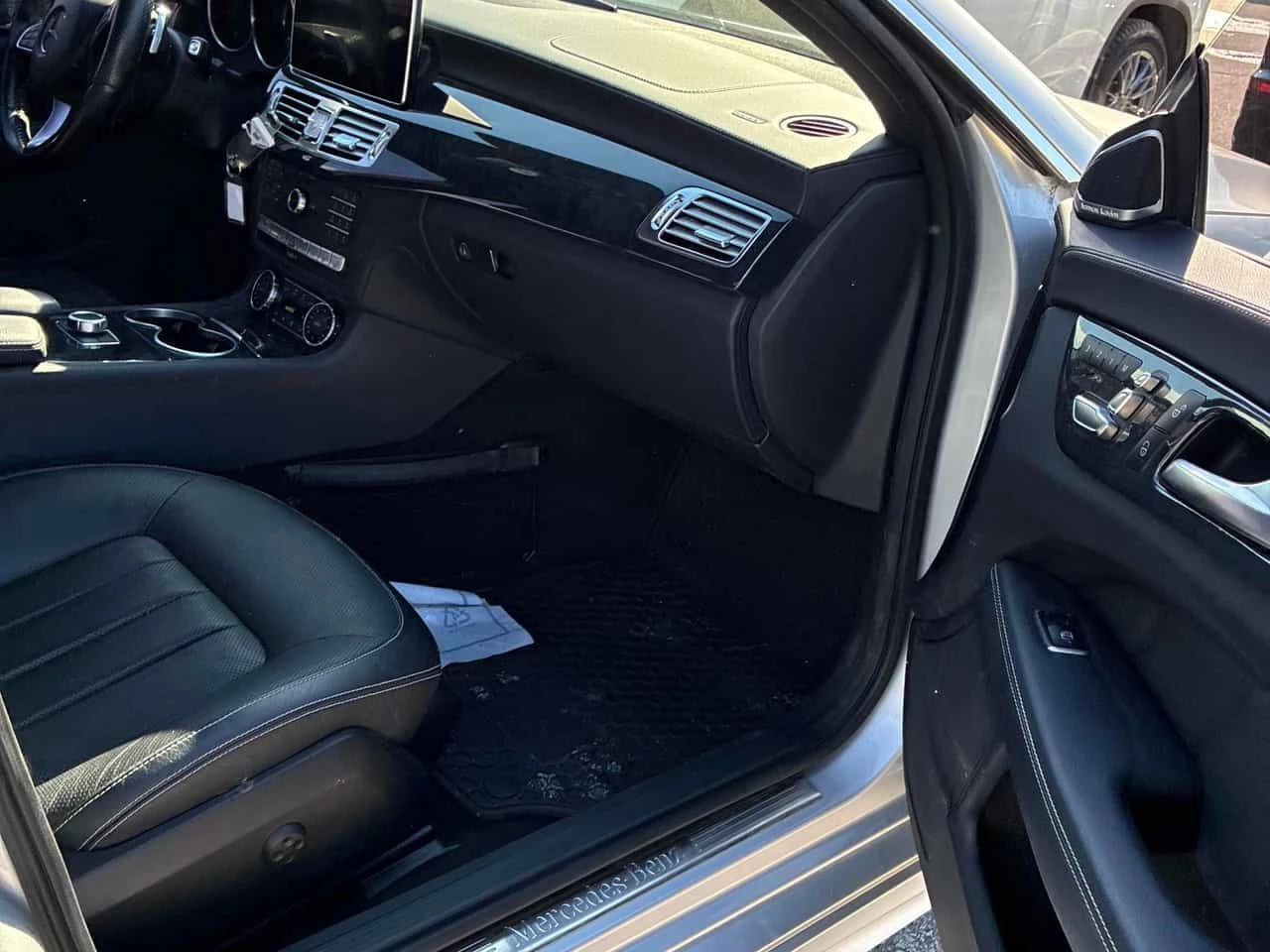 Mercedes-Benz CLS 400 4MATIC * ДИСТРОНИК* 360 КАМЕРА* ОБДУХВАНЕ* , снимка 13 - Автомобили и джипове - 53841946