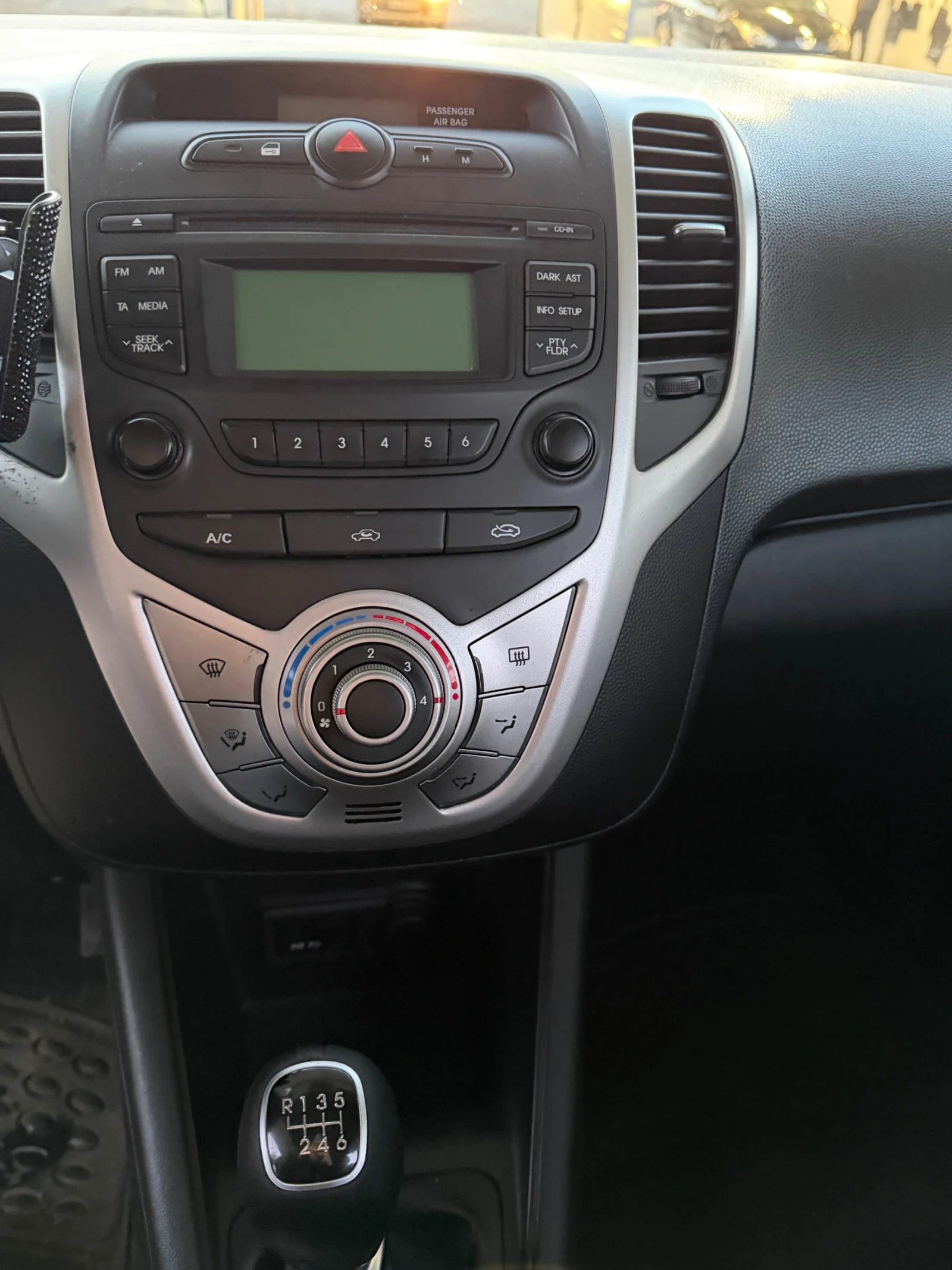 Hyundai Ix20, снимка 10 - Автомобили и джипове - 53850355