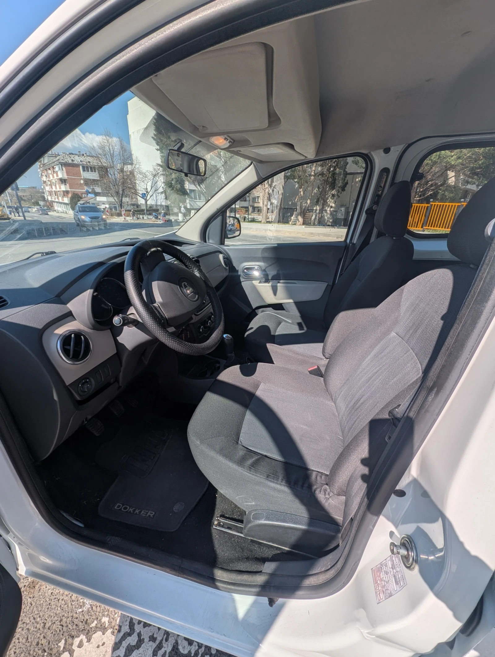 Dacia Dokker, снимка 5 - Автомобили и джипове - 53864330