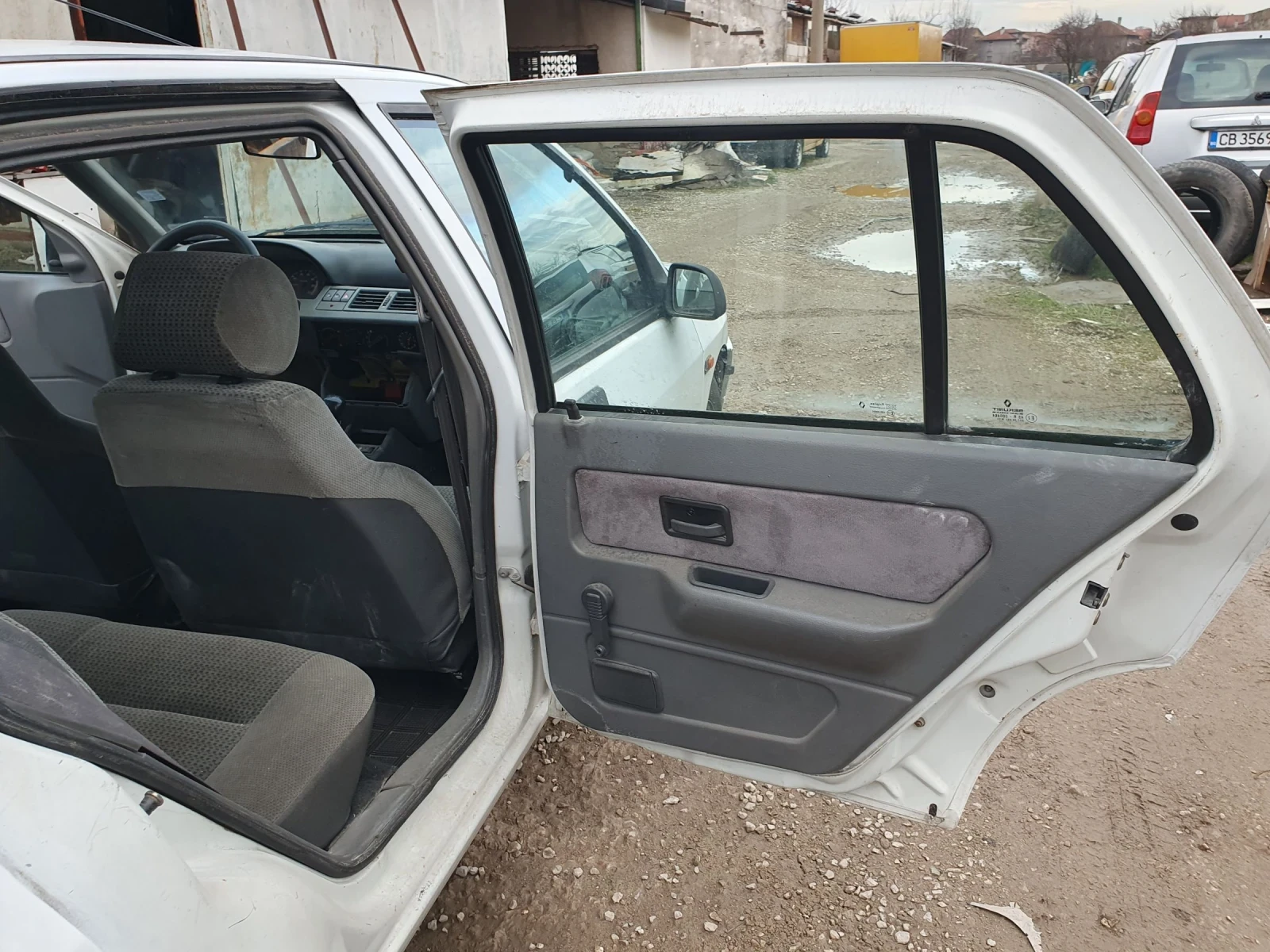 Renault Clio RT, снимка 7 - Автомобили и джипове - 53885914