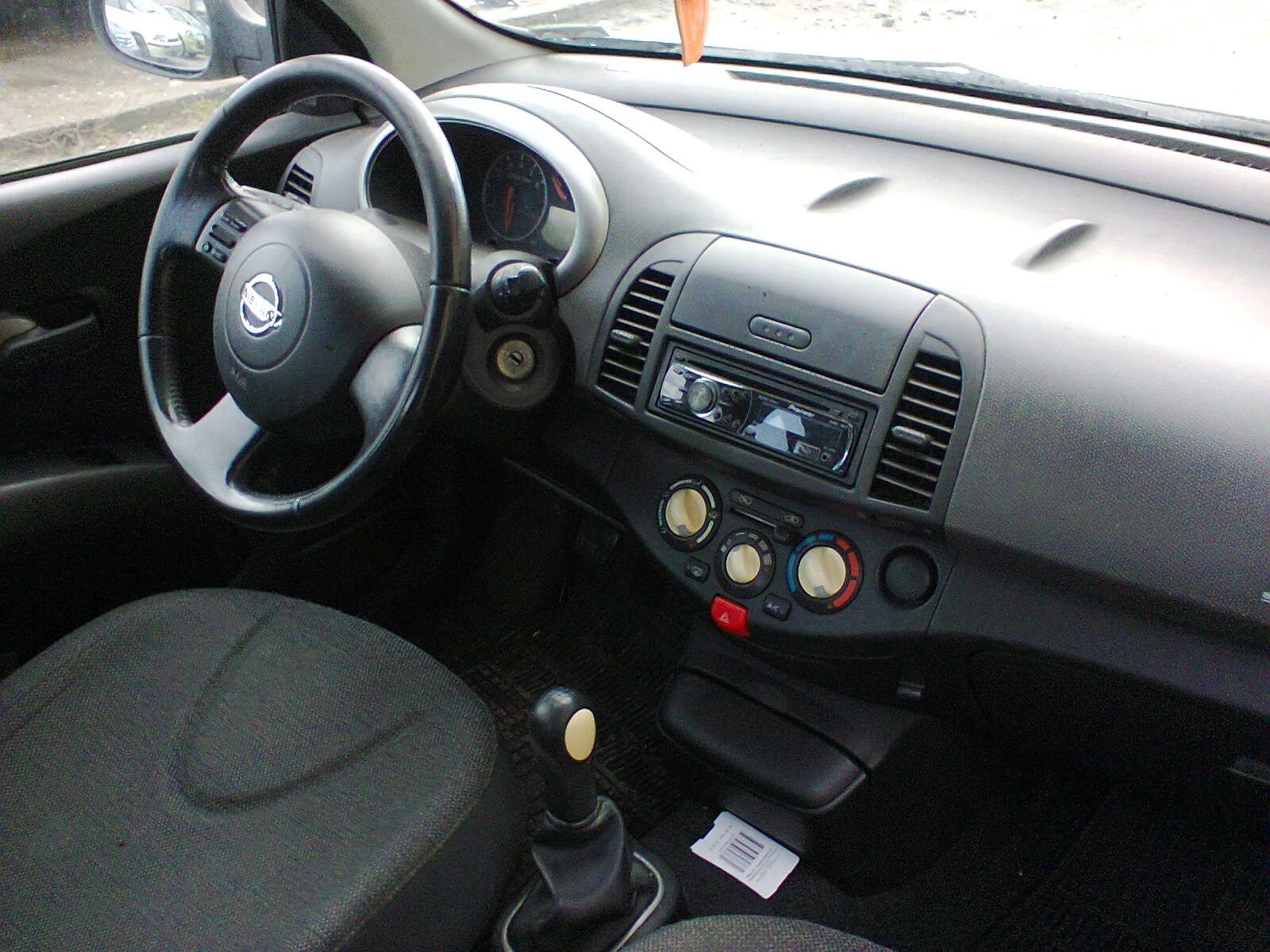 Nissan Micra 1.3 i, снимка 8 - Автомобили и джипове - 53894101
