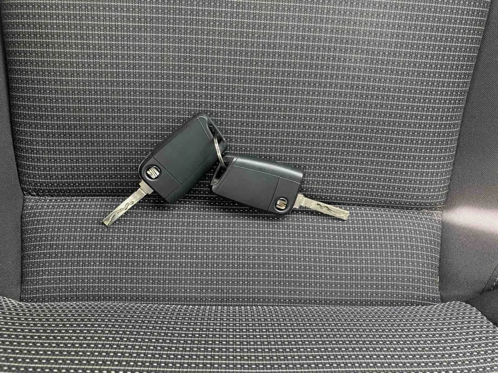 Seat Leon 1.5 TGI AUTOMATIK , снимка 12 - Автомобили и джипове - 54097404