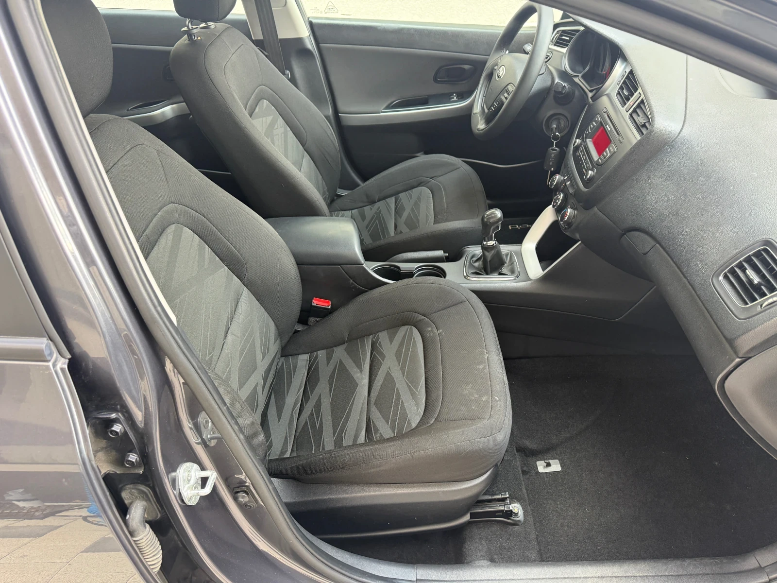 Kia Ceed Бензин , Сервизни документи !! , снимка 5 - Автомобили и джипове - 54175295