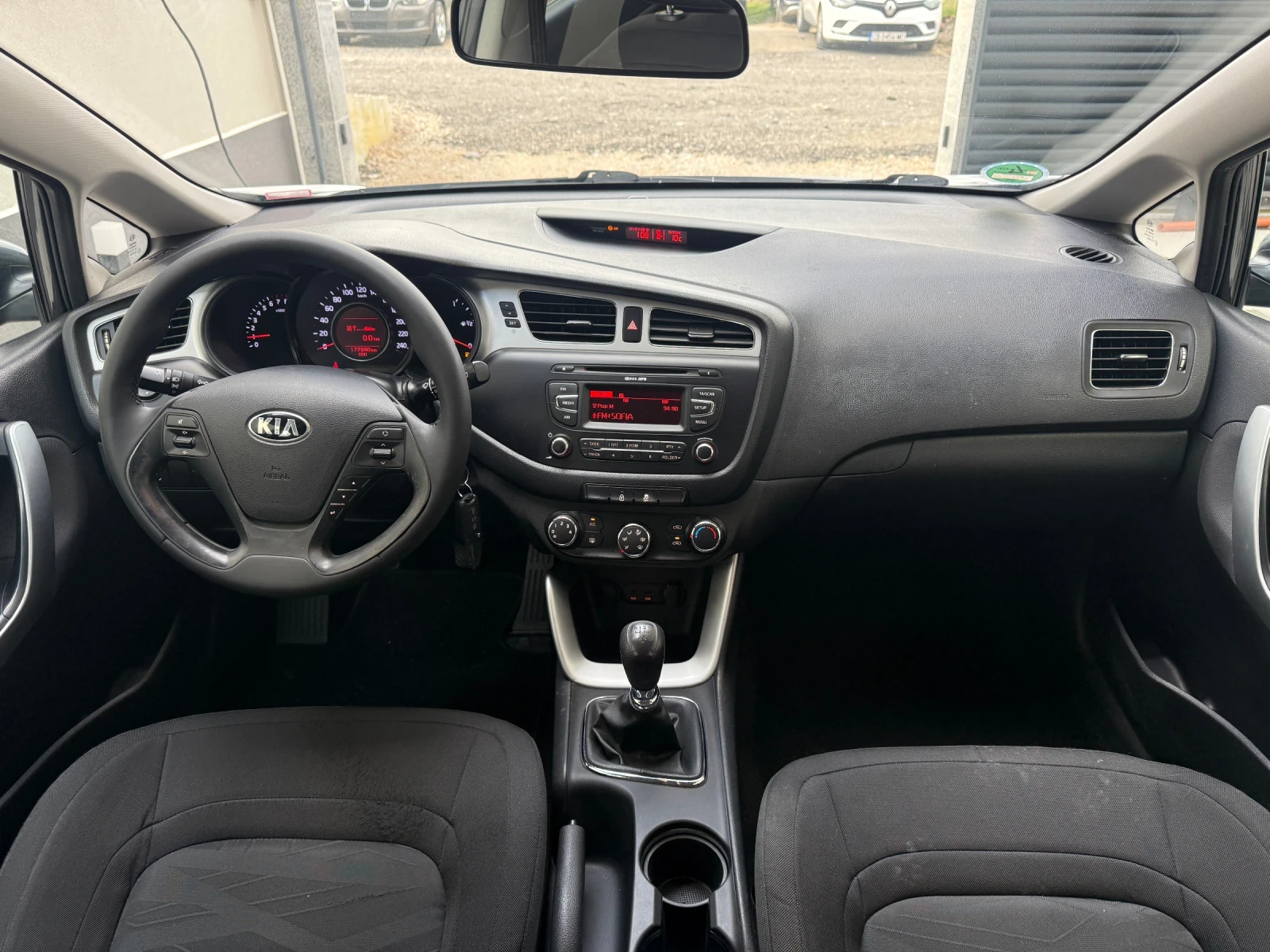 Kia Ceed Бензин , Сервизни документи !! , снимка 4 - Автомобили и джипове - 54175295