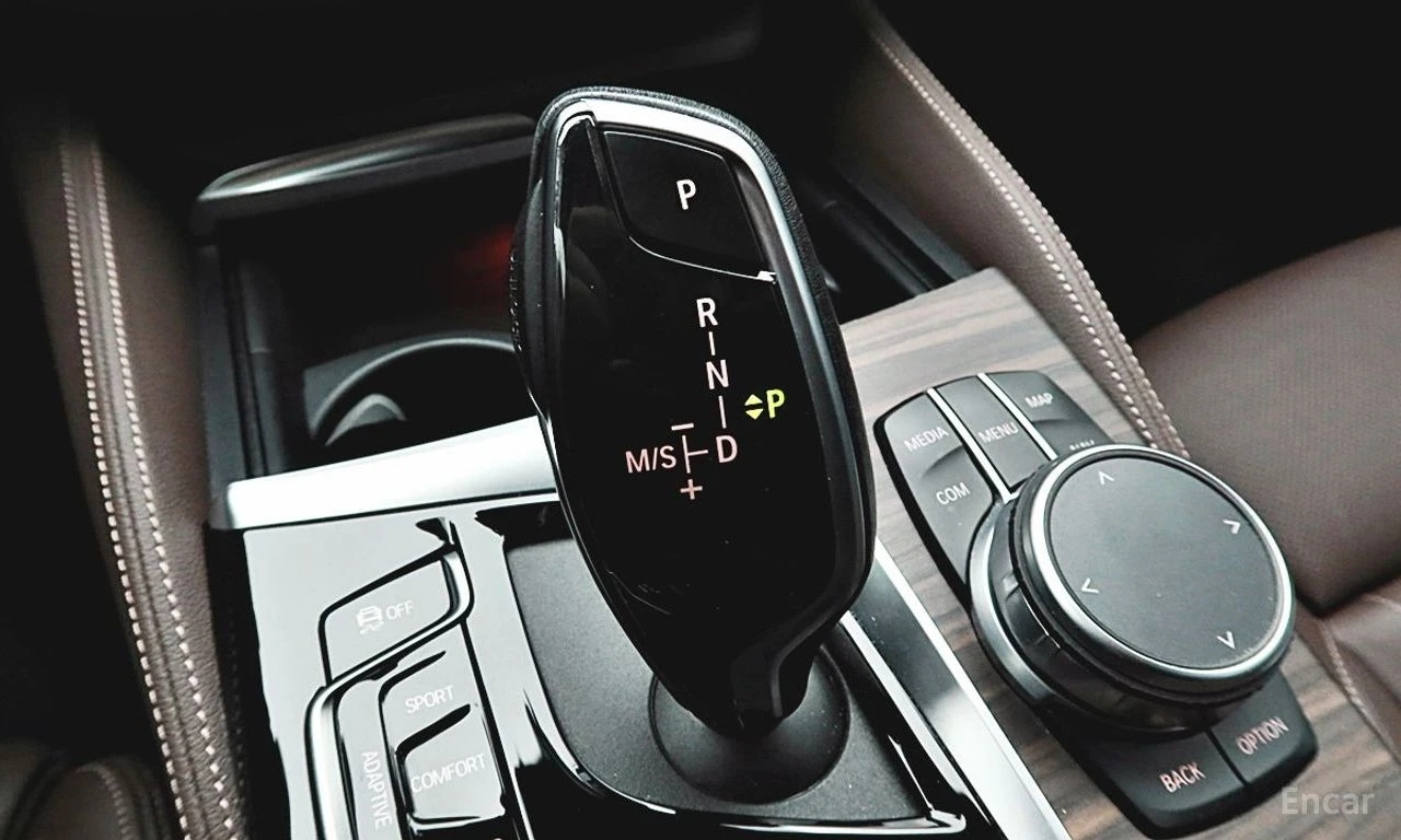 BMW 550 M* XDRIVE* LASER* DISTRONIC* HEADUP* 360* , снимка 9 - Автомобили и джипове - 54307311