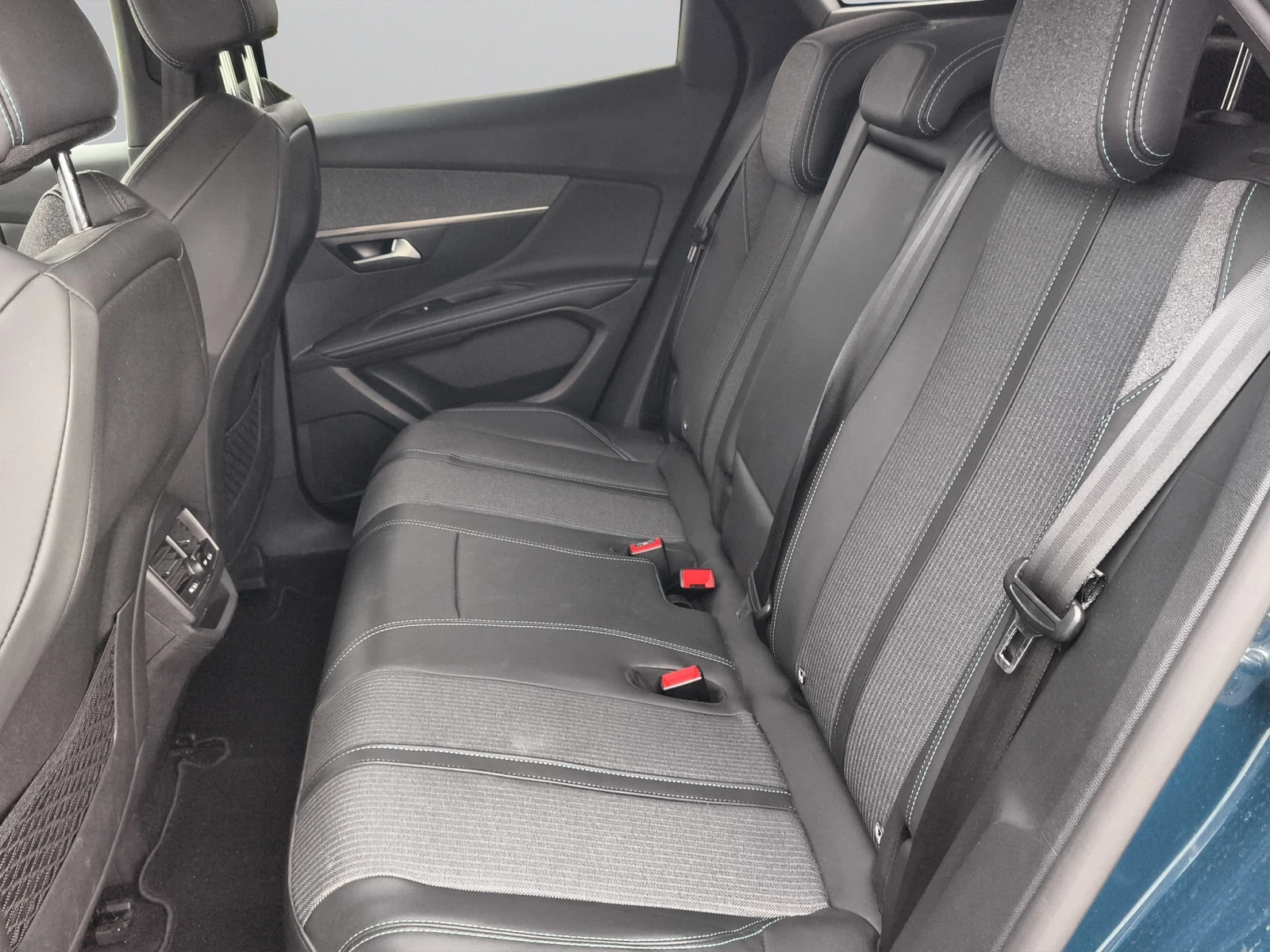 Peugeot 3008 ALLURE PACK 1.6 Plug-in HYBRID 2WD 225//2109R10, снимка 12 - Автомобили и джипове - 54643388