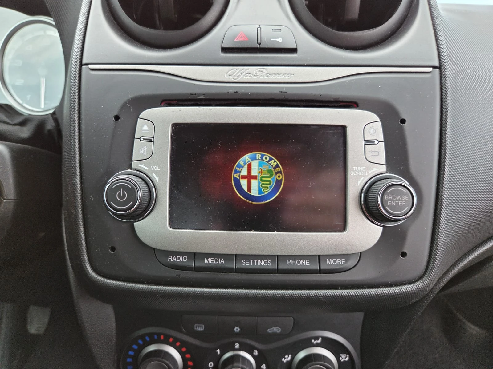 Alfa Romeo MiTo 1.4 turbo, снимка 12 - Автомобили и джипове - 54736271