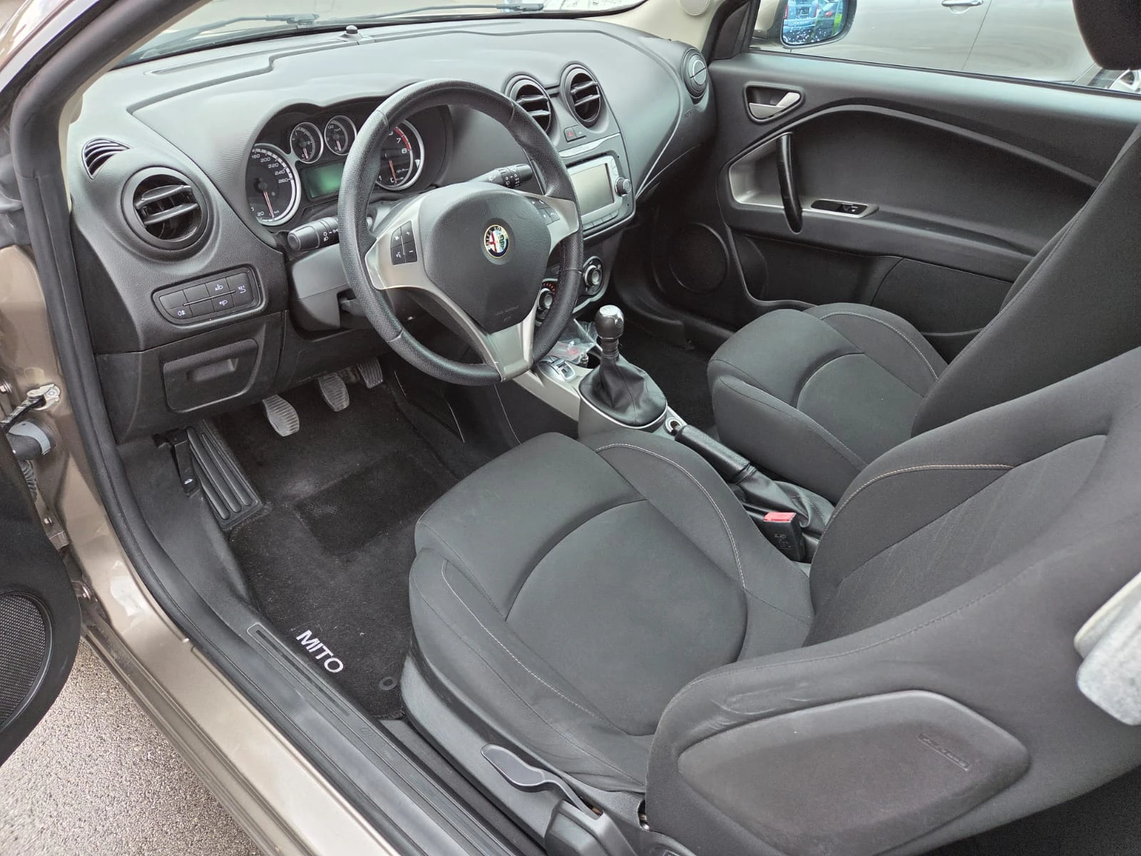 Alfa Romeo MiTo 1.4 turbo, снимка 7 - Автомобили и джипове - 54736271