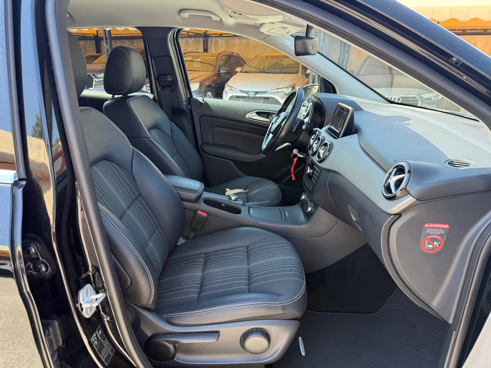Mercedes-Benz B 180 CDI PREMIUM !!100% РЕАЛНИ КИЛОМЕТРИ!!, снимка 14 - Автомобили и джипове - 55102816