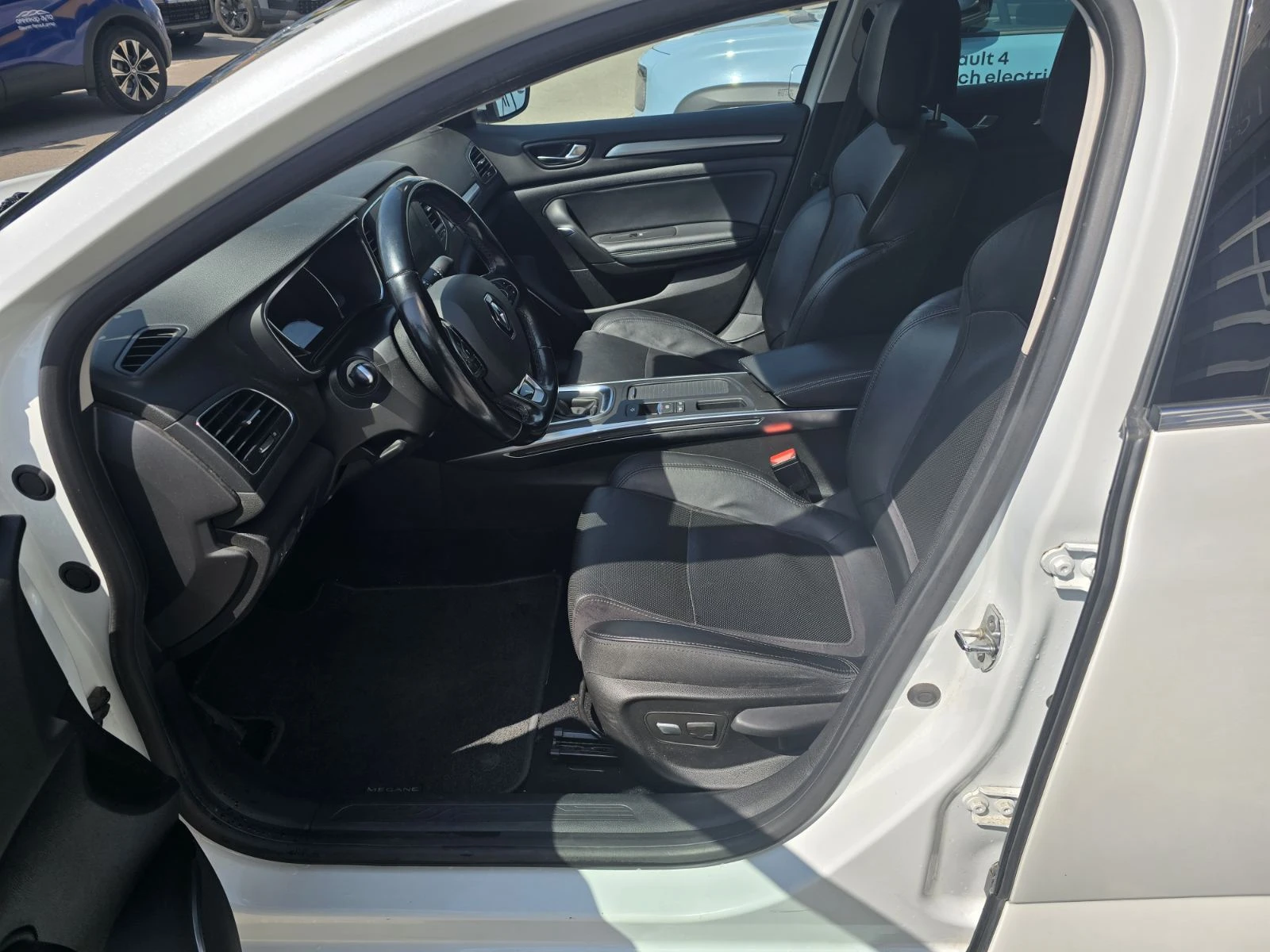 Renault Megane dCi 115 к.с. Дизел Stop & Start, снимка 13 - Автомобили и джипове - 56008230