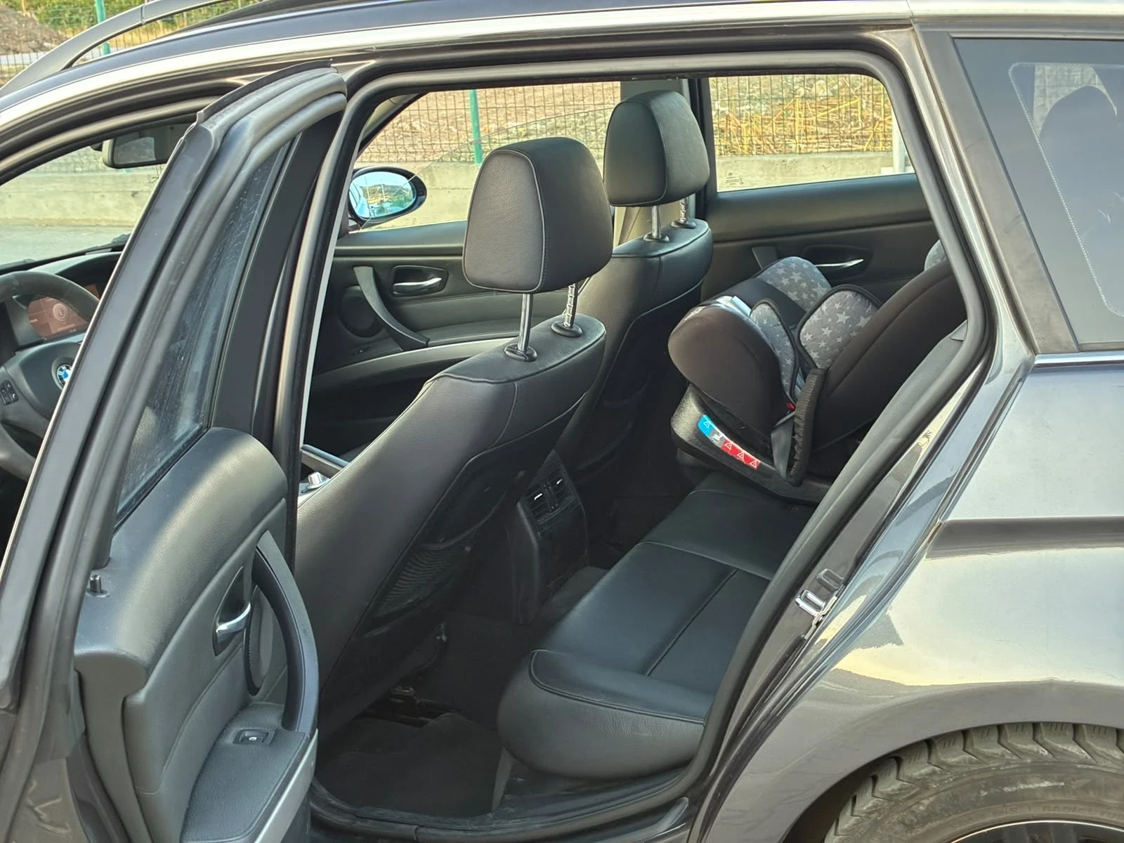 BMW 330, снимка 12 - Автомобили и джипове - 56161530