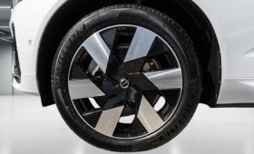 Volvo XC60 T8 AWD = Plus Dark = Гаранция, снимка 5