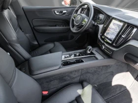 Volvo XC60 T8 AWD = Plus Dark = Гаранция, снимка 13