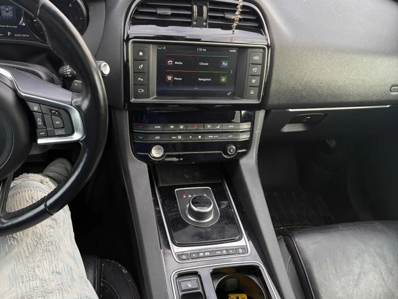 Jaguar F-PACE * Prestige * CARFAX * БЕЗ ПЪРВОНАЧАЛНА ВНОСКА, снимка 9 - Автомобили и джипове - 53134865