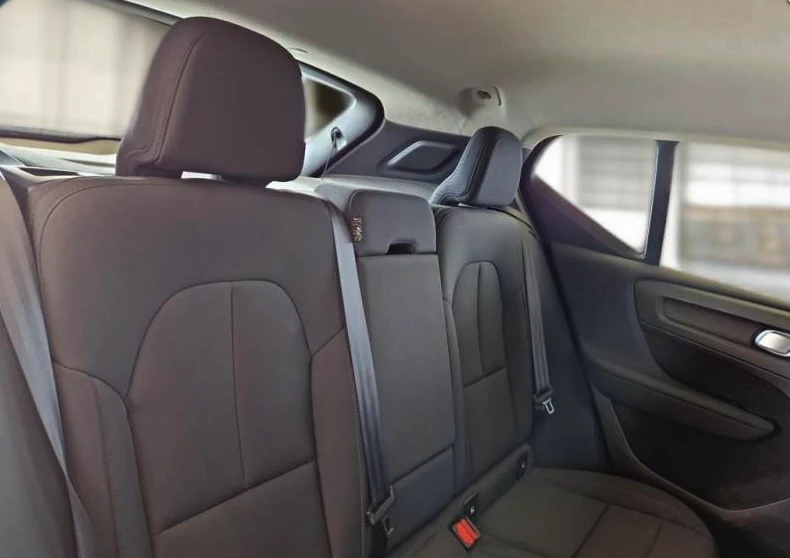 Volvo XC40 1.5 T4 Plug-In Hybrid, снимка 8 - Автомобили и джипове - 53861050