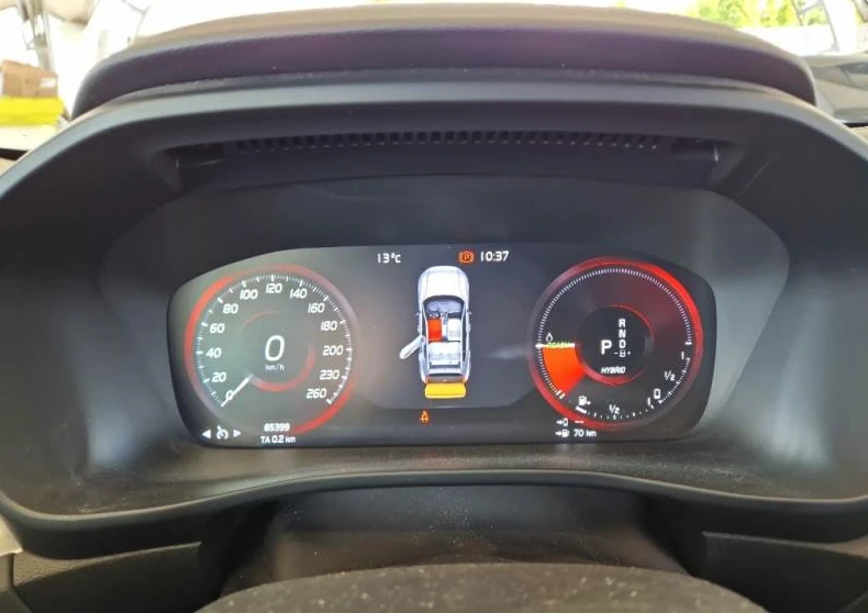 Volvo XC40 1.5 T4 Plug-In Hybrid, снимка 11 - Автомобили и джипове - 53861050