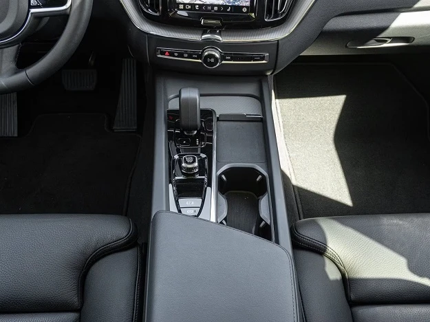 Volvo XC60 T8 AWD = Plus Dark = Гаранция, снимка 12 - Автомобили и джипове - 55099758