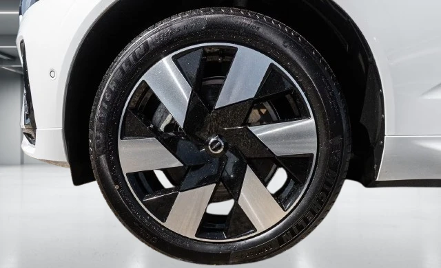 Volvo XC60 T8 AWD = Plus Dark = Гаранция, снимка 5 - Автомобили и джипове - 55099758