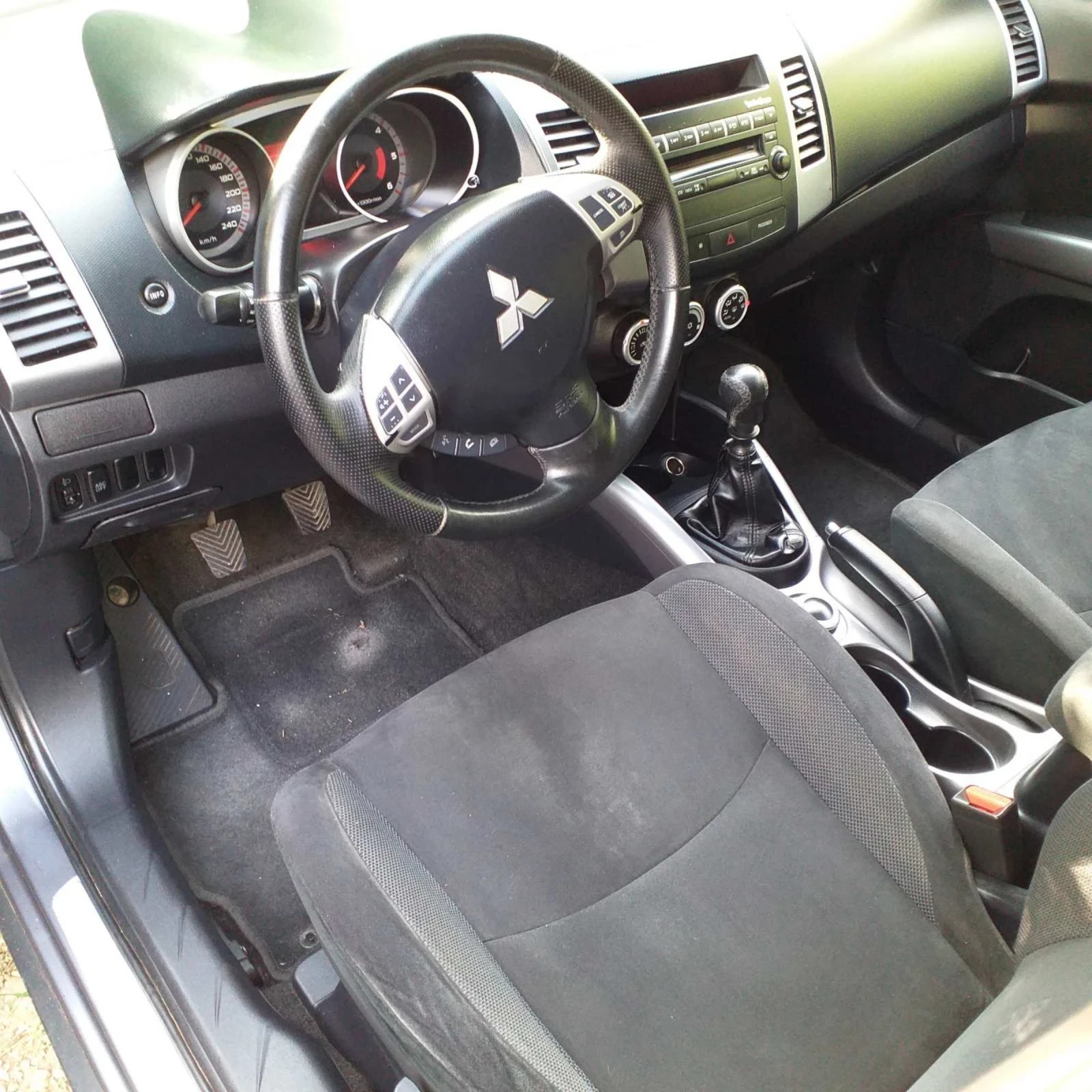 Mitsubishi Outlander 2.0TDI 4Х4 - изображение 5