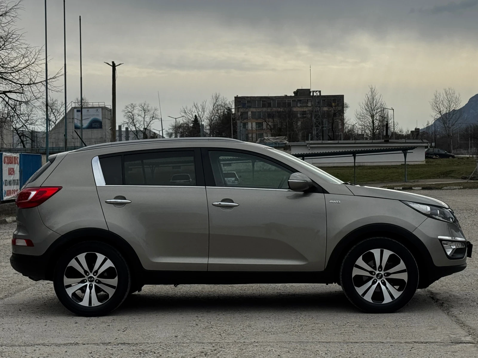 Kia Sportage 2.0CRDI/АВТОМАТИК/4х4/KEYLESS - изображение 5