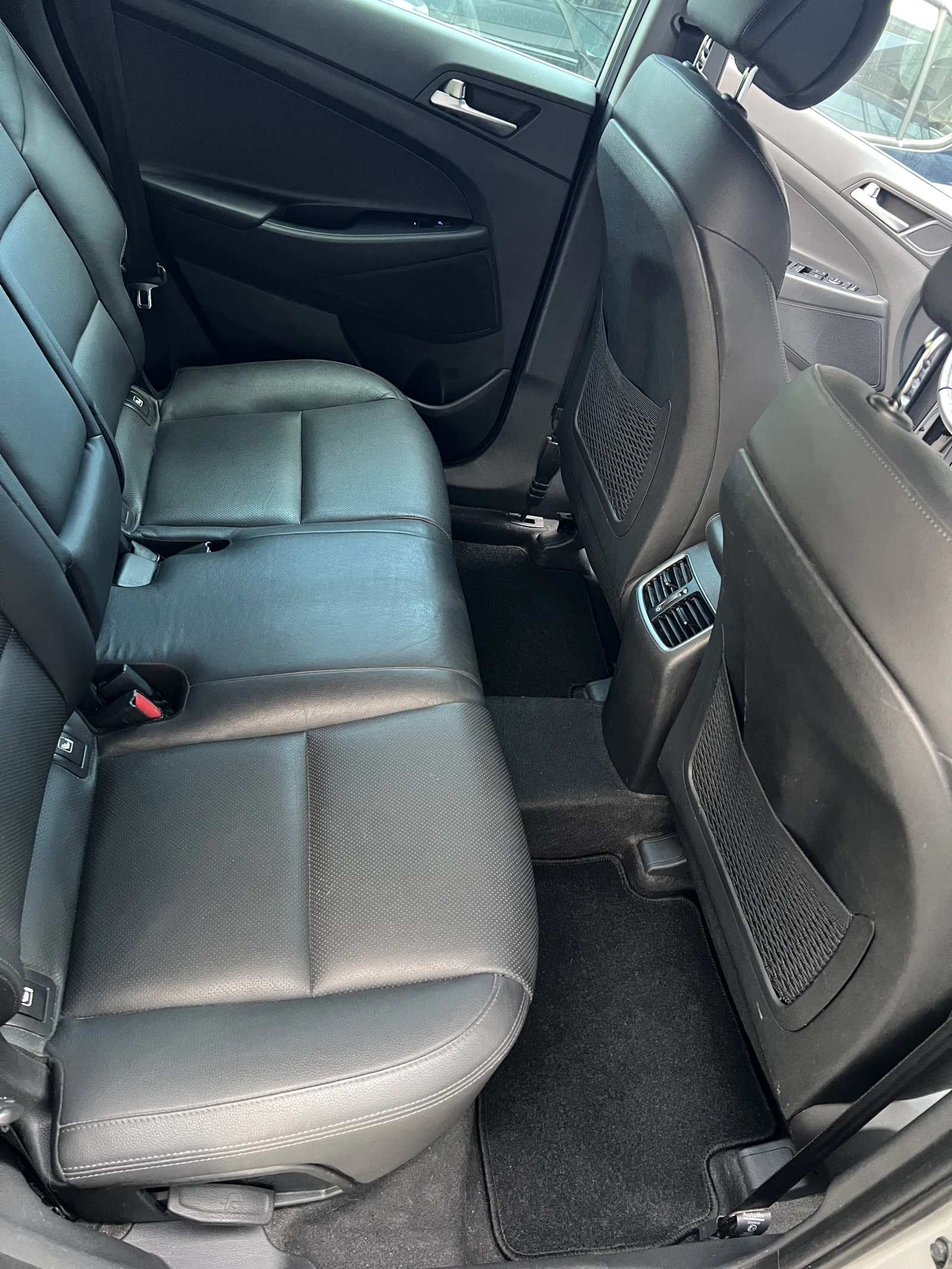 Hyundai Tucson 2.0-185hp Premium 4x4/История/Обдухване, снимка 10 - Автомобили и джипове - 54444422