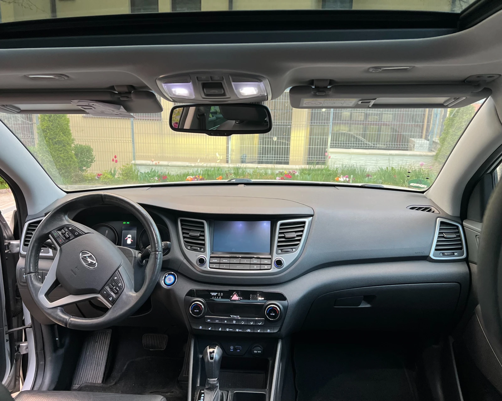Hyundai Tucson 2.0-185hp Premium 4x4/История/Обдухване, снимка 8 - Автомобили и джипове - 54444422