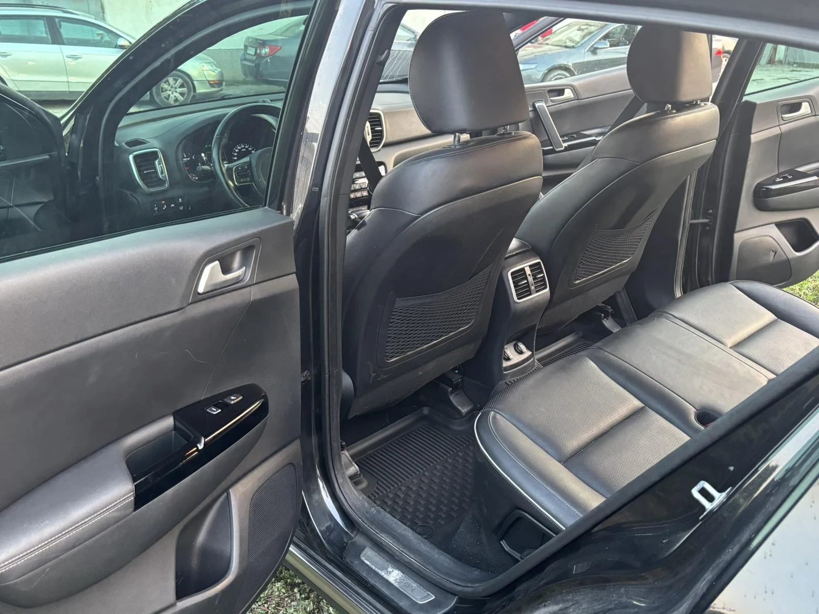 Kia Sportage, снимка 15 - Автомобили и джипове - 55848766
