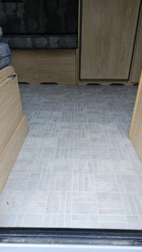 Каравана Chateau 380, снимка 11