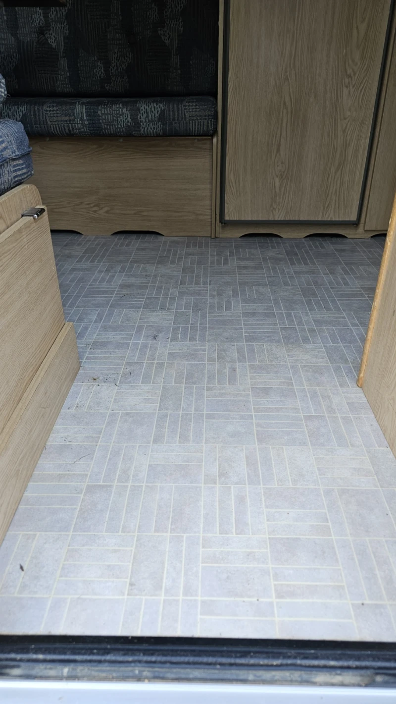 Каравана Chateau 380, снимка 11 - Каравани и кемпери - 53153035