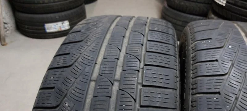 Гуми Зимни 245/40R20, снимка 2 - Гуми и джанти - 30924935