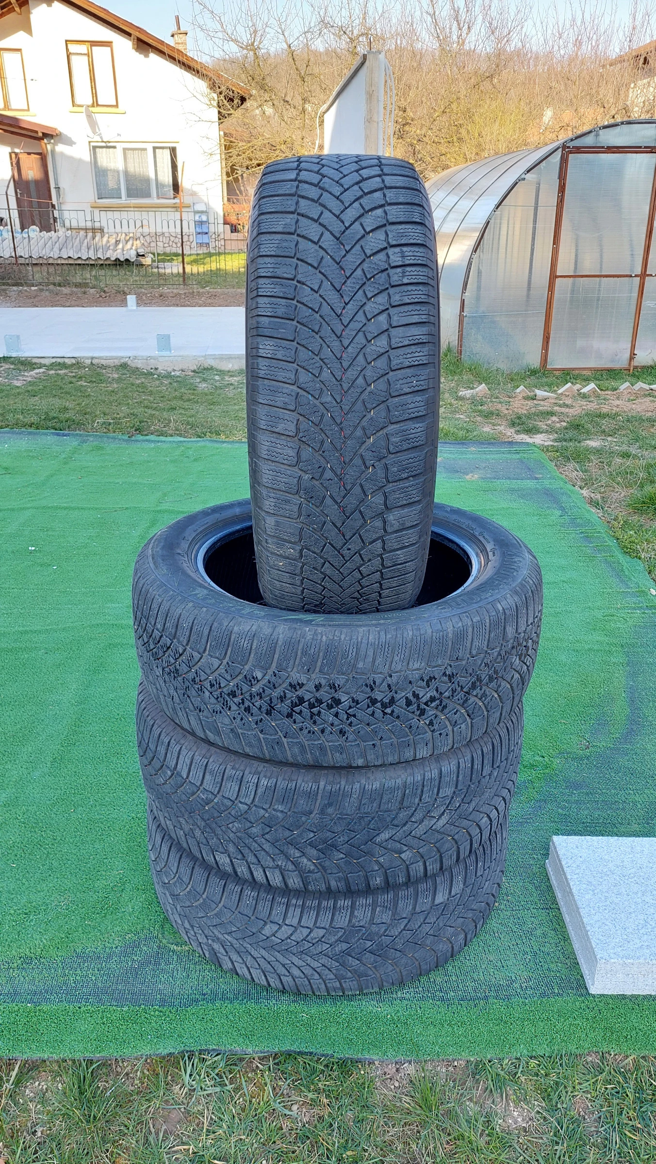 Гуми Зимни 225/55R18, снимка 2 - Гуми и джанти - 53850823