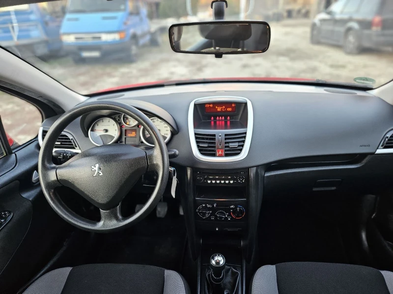 Peugeot 207 1.4 benzin, снимка 10 - Автомобили и джипове - 47884594