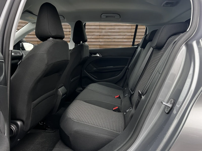 Peugeot 308 1.5BlueHDi EAT8 Allure НАПЪЛНО ОБСЛУЖЕН, снимка 12 - Автомобили и джипове - 48343095