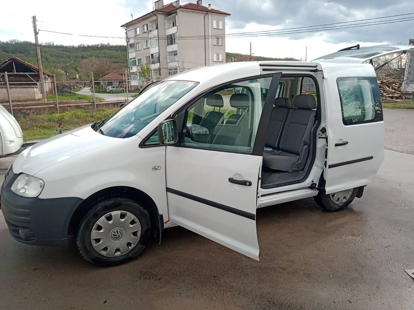 VW Caddy 2.0 EcoFuel Life | Mobile.bg — изображение 1