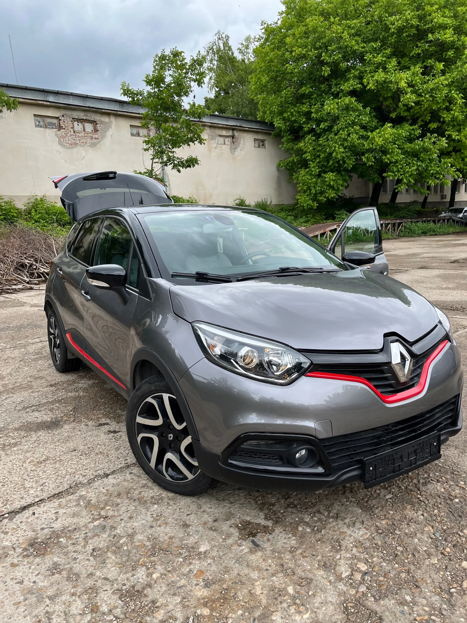 Renault Captur АВТОМАТИК. 1.2 TCE за РЕМОНТ - изображение 2