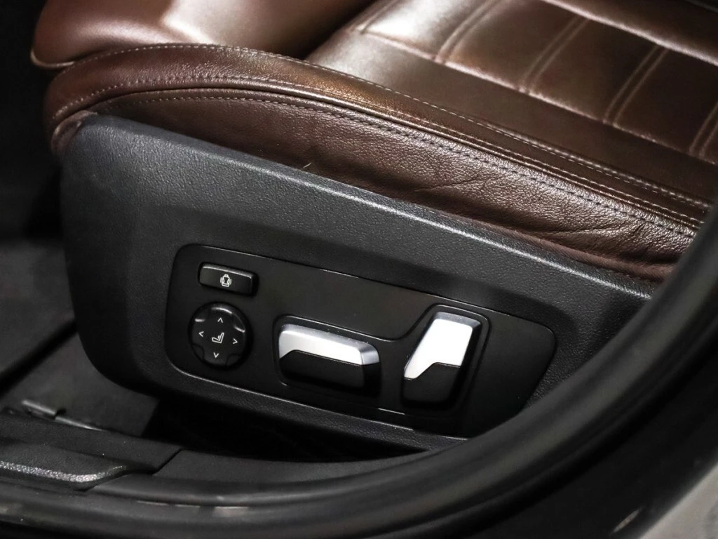 BMW 330 * 330e / AWD / Premium Enhanced Pkg / HUD / Cognac, снимка 11 - Автомобили и джипове - 53831205