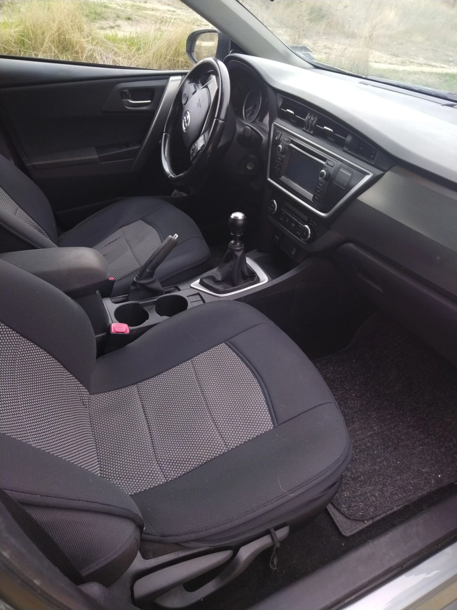 Toyota Auris, снимка 9 - Автомобили и джипове - 54415569
