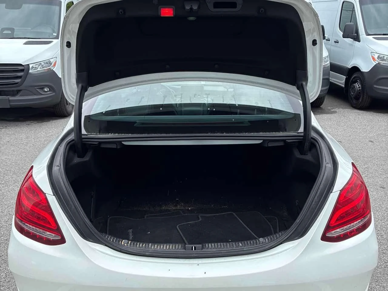 Mercedes-Benz C 300 * CARFAX * ОПЦИЯ ЗА ФИНАНСИРАНЕ, снимка 14 - Автомобили и джипове - 55064464