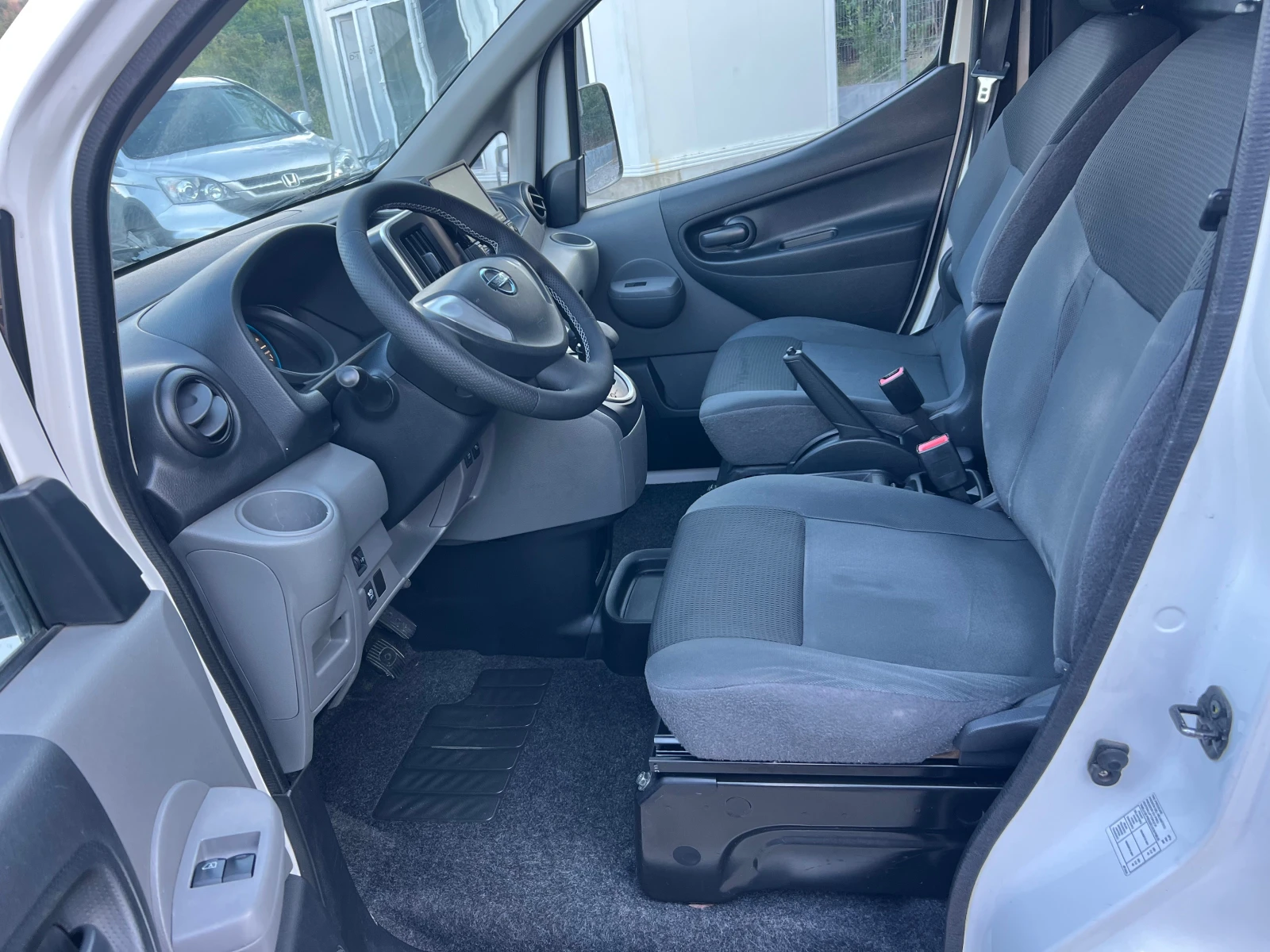 Nissan e-NV200, снимка 10 - Автомобили и джипове - 55200667