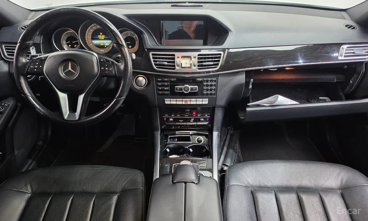 Mercedes-Benz E 220, снимка 5 - Автомобили и джипове - 56104999