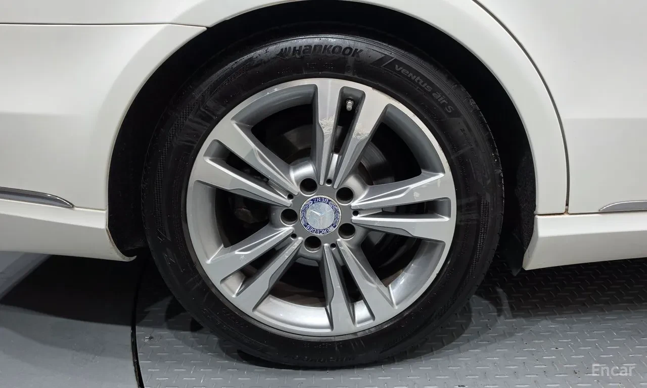 Mercedes-Benz E 220, снимка 3 - Автомобили и джипове - 56104999