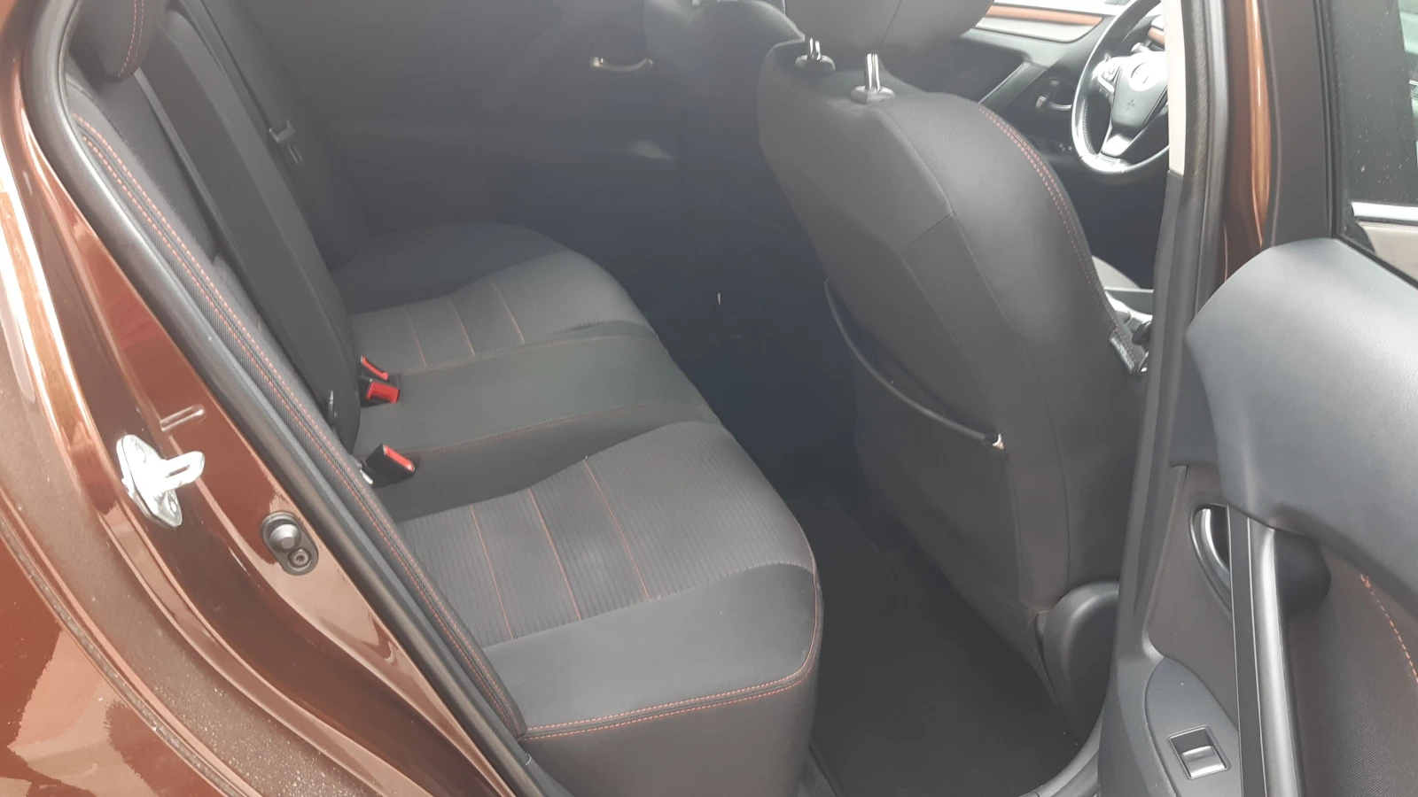 Toyota Avensis 1.8 VVTI , снимка 10 - Автомобили и джипове - 56349734