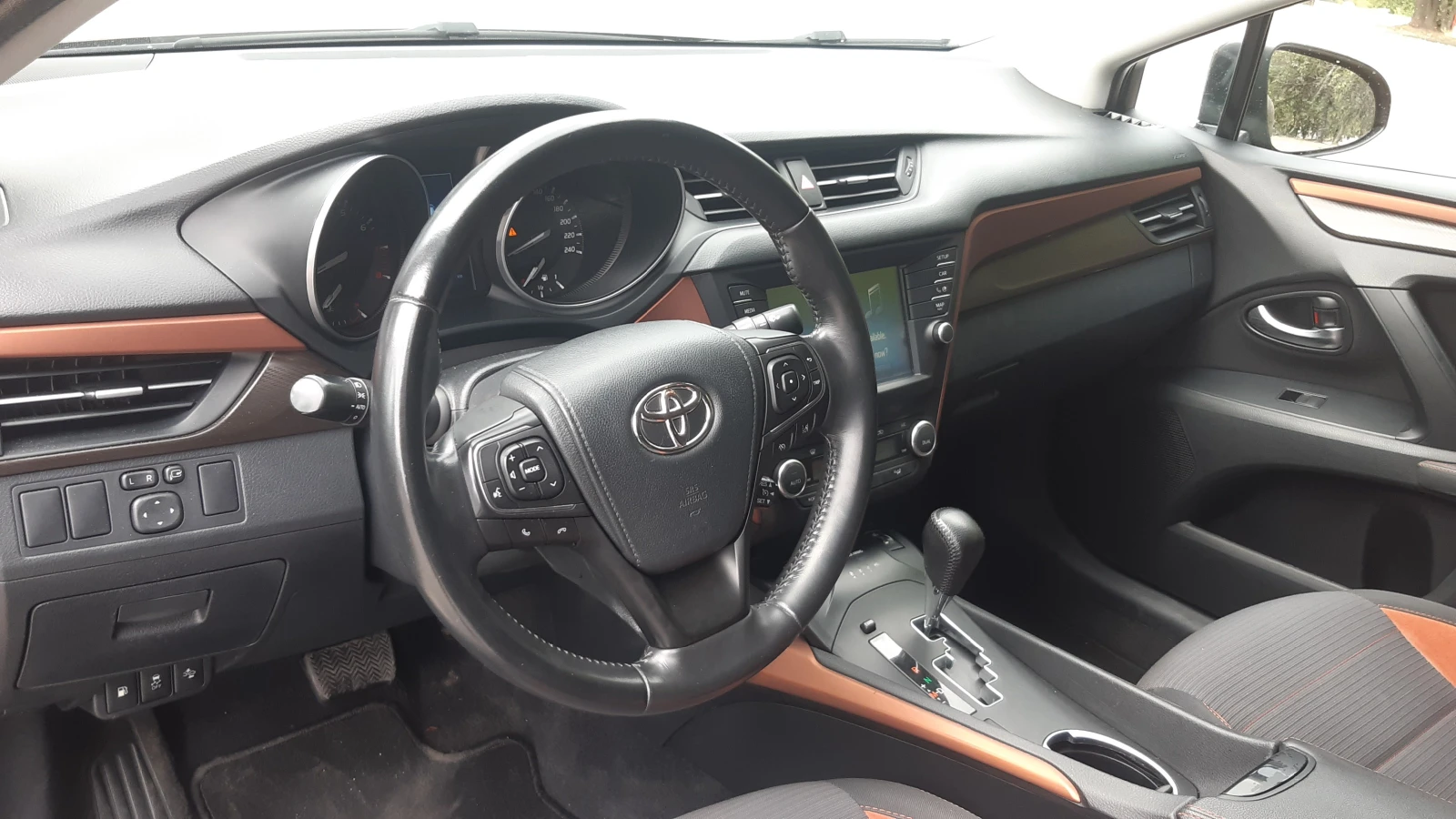 Toyota Avensis 1.8 VVTI , снимка 9 - Автомобили и джипове - 56349734