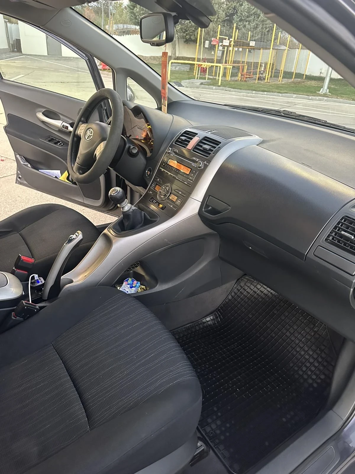 Toyota Auris, снимка 12 - Автомобили и джипове - 56741722