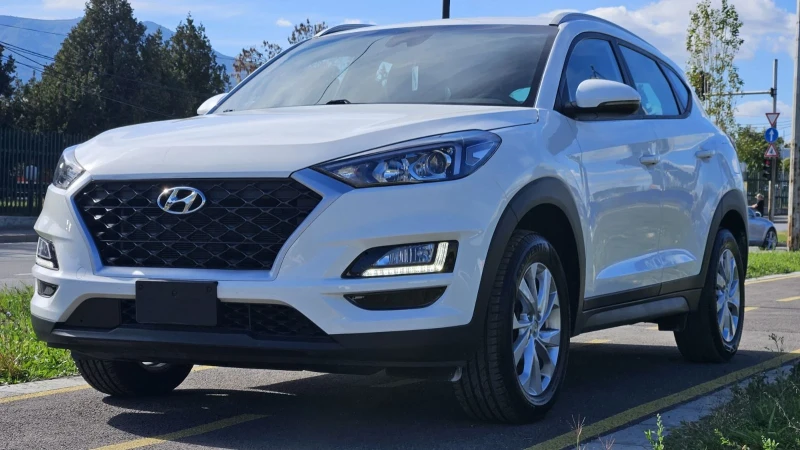 Hyundai Tucson 1.6, снимка 2 - Автомобили и джипове - 48865772