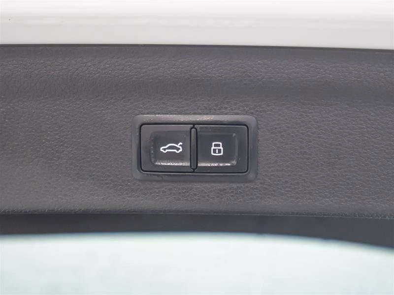 Audi Q3 * S Line quattro Premium Plus * CARFAX * ЦЕНА ДО Б, снимка 16 - Автомобили и джипове - 53188670