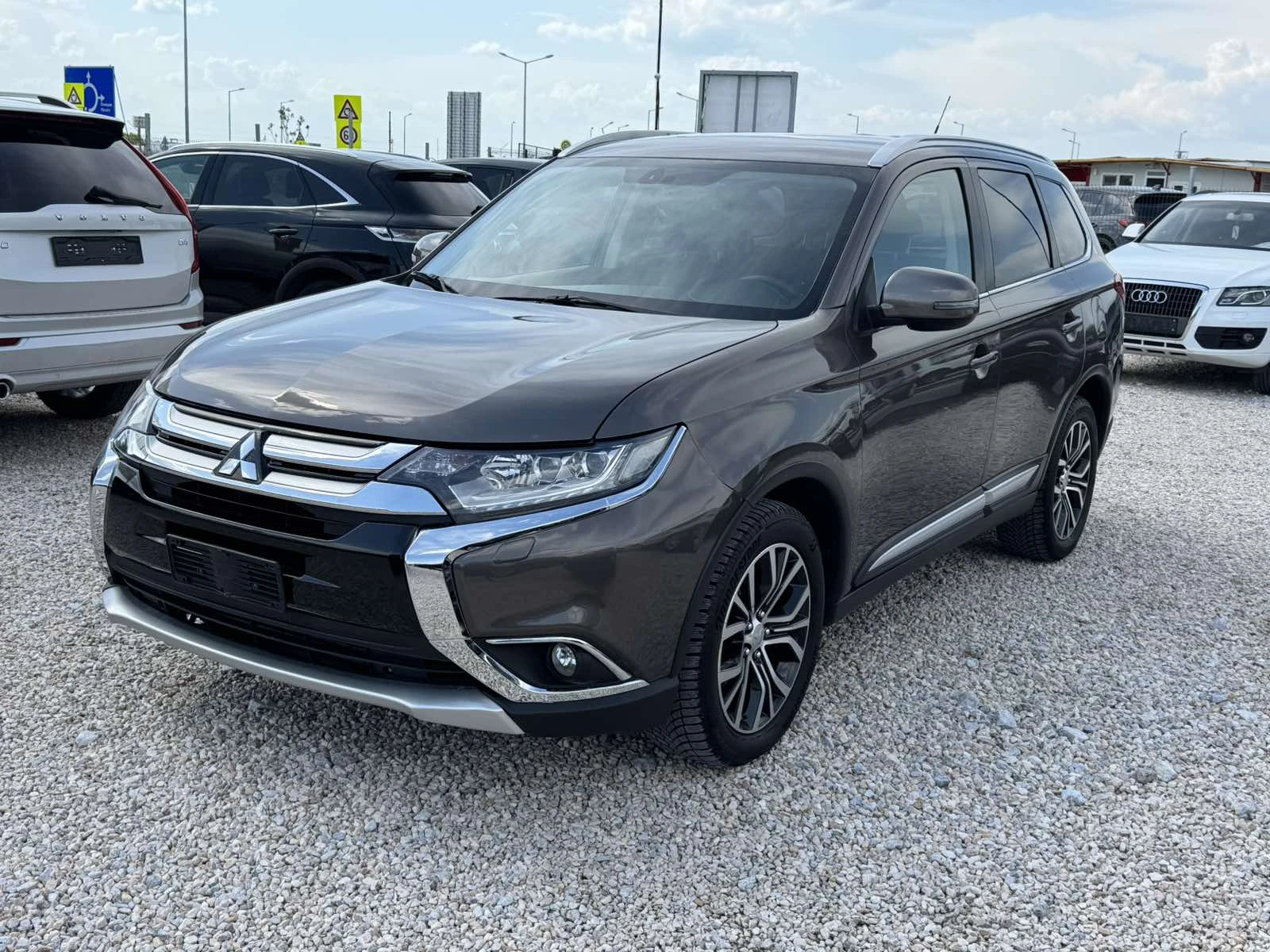 Mitsubishi Outlander 2.2D 4X4 6+ 1, снимка 1