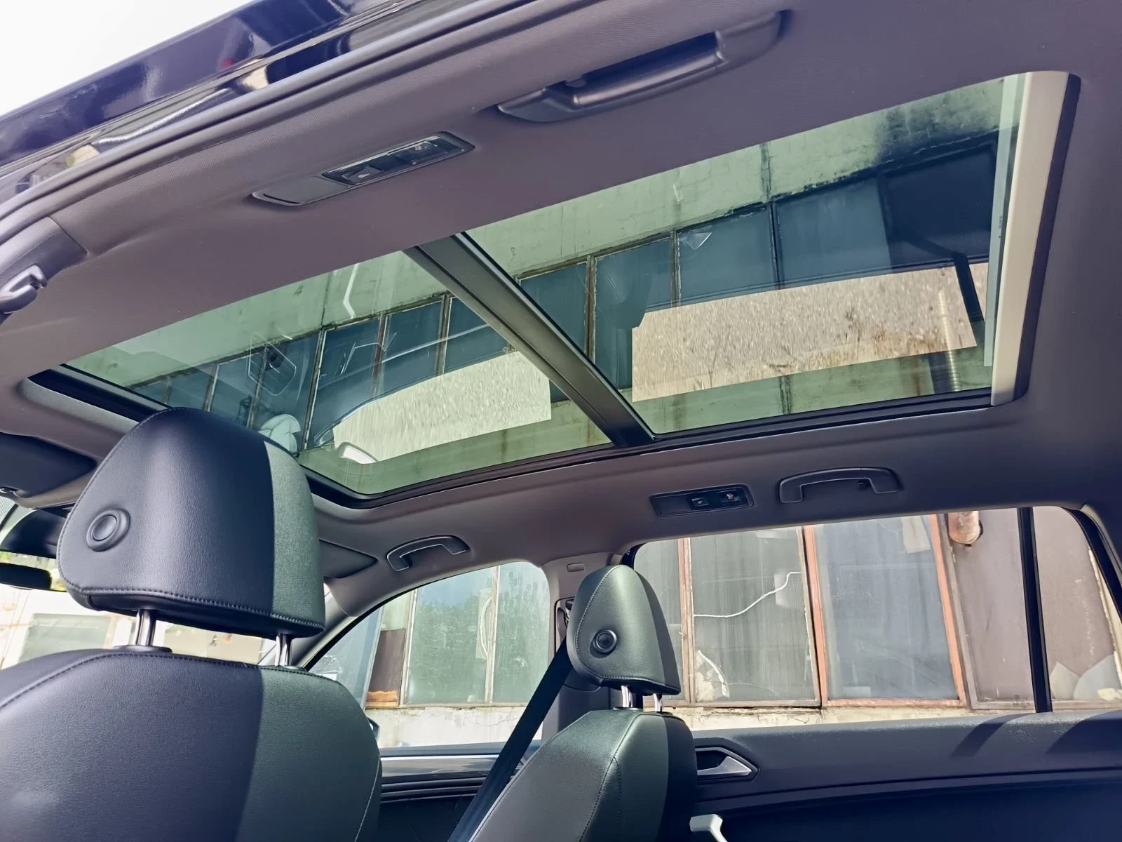 VW Tiguan R Line 4 Motion, снимка 9 - Автомобили и джипове - 54692917